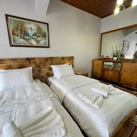 Hoxha 3*