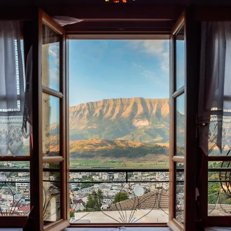 Hoxha * Gjirokastër