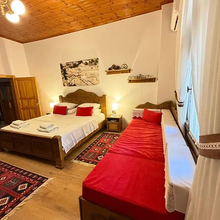 Hoxha 3*